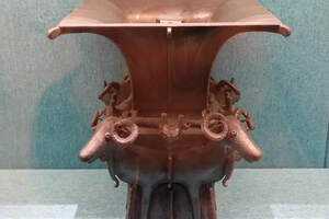 古代酒杯的青铜器