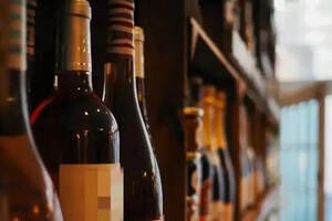 葡萄酒标签上的进口商竟是“凭空杜撰”，一商家被判10倍赔偿