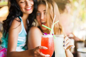 喝酒保命指南：最让女孩子顶不住的3款酒！在外喝酒千万注意