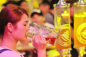 日本三得利败退，欧美嘉士伯失利，网友：中国啤酒收复“失地”