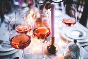 玫瑰红葡萄酒和桃红葡萄酒