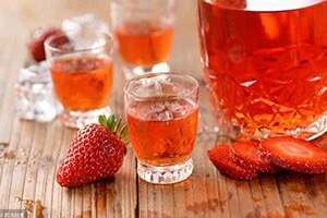 自制草莓酒的酿制方法