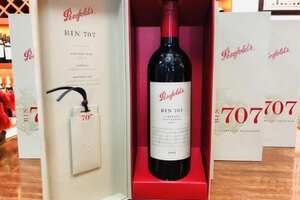 奔富707红酒多少钱一瓶属于什么档次，澳洲赤霞珠界酒王值得品饮