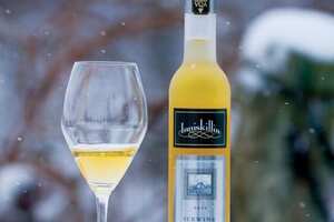 冰酒是冰过的葡萄酿造的葡萄酒吗，树上熟自然界冰冻的葡萄酿制
