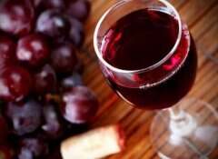 喝葡萄酒对身体有益吗？（喝葡萄酒对身体有益吗）