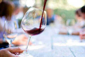 绽放红酒西班牙,法国红葡萄酒：花香在舌尖绽放