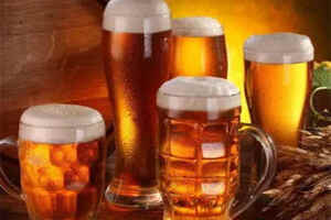长期过量饮啤酒的危害(五种疾病拒绝你过量饮用啤酒)