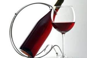 红葡萄酒杯一般比白葡萄酒杯容量大