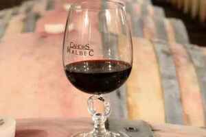 黑葡萄酒是什么酒什么原料酿制的，口感风味特点介绍
