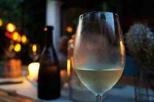 葡萄酒的酒精度与价格的关系