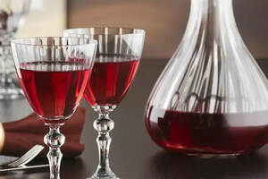 大头品酒：陈年葡萄酒如何醒酒才能使其风味完美体现！