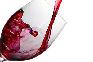 一杯便宜好喝的葡萄酒，你的感情浪漫伴侣