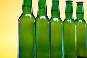 为什么啤酒瓶大多是绿色的呢？（为什么大多数啤酒瓶是绿色的）