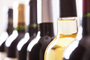 白葡萄酒和红葡萄酒的区别哪个贵
