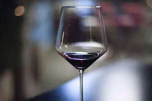 葡萄酒中有沉淀，这酒还能喝吗？