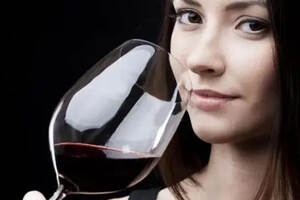 女性每晚睡前喝葡萄酒好吗