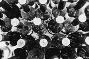 记者调查“高档进口红酒”内幕：5元一瓶“法国古堡”是这样酿的