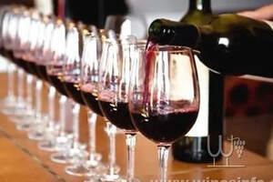 中国进口葡萄酒市场产量和单价