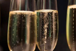 香槟涨幅超越股市和比特币，会是2022年投资新方向吗？|富隆酒业