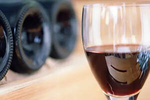 凹槽能反映出葡萄酒