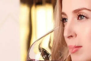 葡萄酒，简直就是女人永葆青春的秘密武器！美容、抗氧化、减肥..