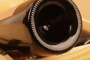 葡萄酒瓶底的深槽是做什么用的？