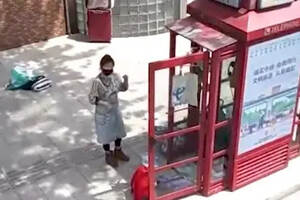 住上海电话亭的女人找到了，但听罢她的回答我们是否很意外？