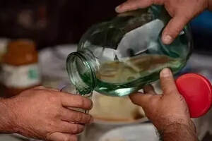 印度假酒中毒事件死亡人数至156人，死者多为茶园工人
