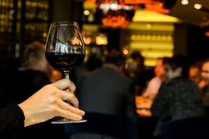 为什么葡萄酒一般不倒满杯是怎么样的呢？