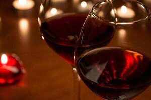 女人喝干红葡萄酒有什么好处和坏处