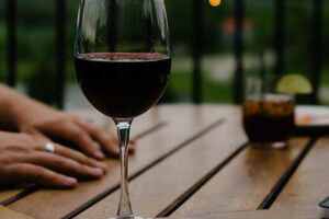 红酒里的单宁是什么意思 