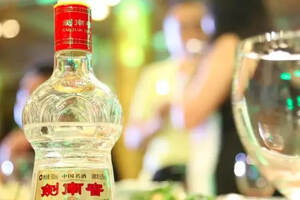 中国白酒发展现状及市场呈现趋势特征分析