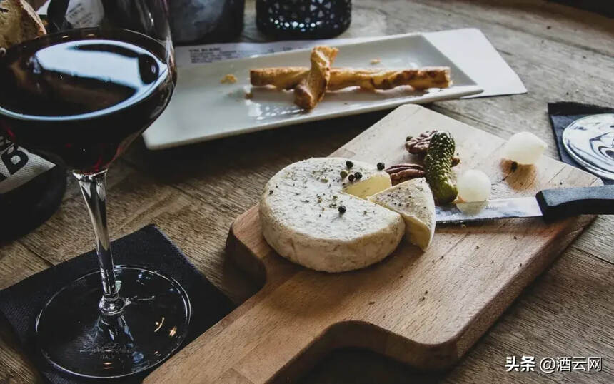 葡萄酒+奶酪，这里有12种流行的搭配方式！