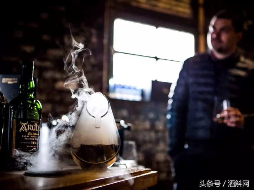 猎奇｜用嘴喝酒已经过时，用鼻子“吸”酒你试过吗？