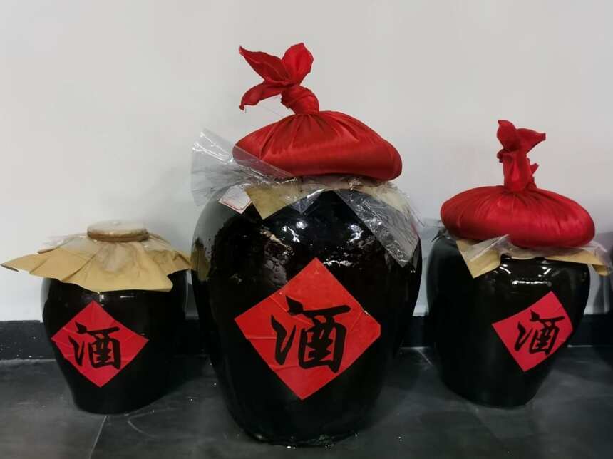 买白酒犯难？酒瓶上的“4大要点”告诉你答案，酒友：酒白喝了