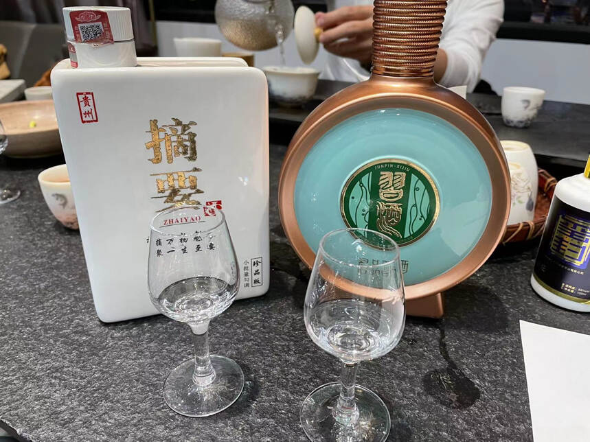 冰墩墩茅台曝光，盘点历年推出的奥运茅台酒