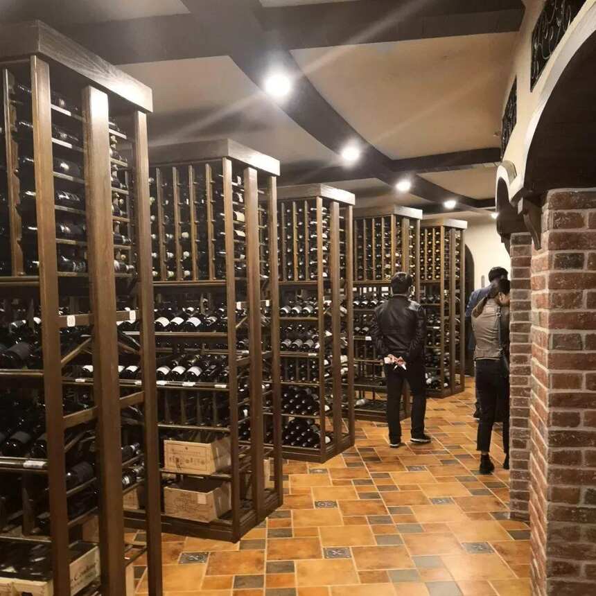 进口葡萄酒现“库存堰塞湖”?