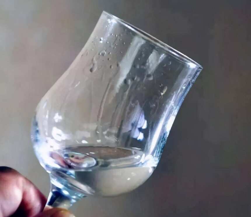 挂杯的酒一定是好酒吗，白酒挂杯与什么有关？