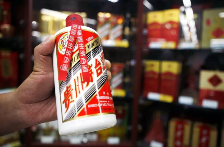 如果你发现客户喜欢喝白酒，那应该送什么品牌的白酒给他呢？