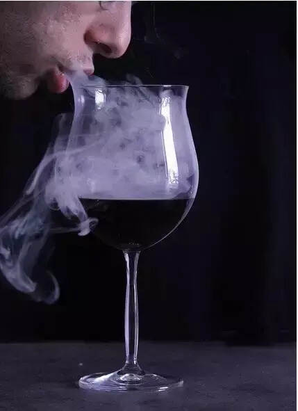 喝红酒对烟民有哪些影响呢？
