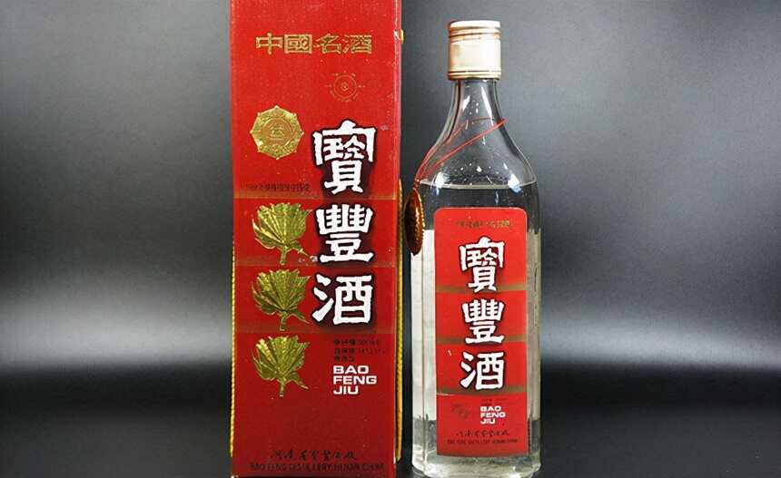 特大暴雨后，低价出售的泡水白酒能喝吗？行家：最好不要买