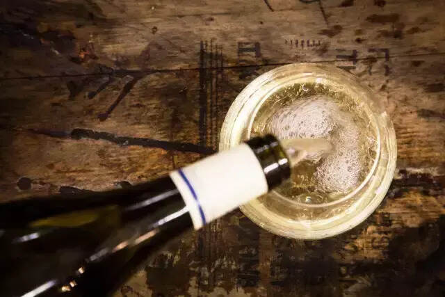 葡萄酒带酸味是怎么回事？