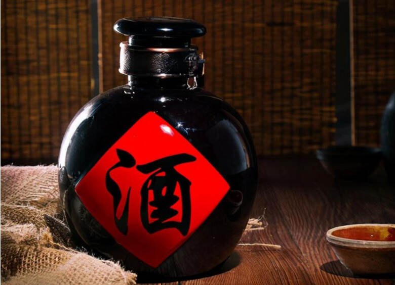 喝白酒，高度酒和低度酒哪个好？一起讨论下，别再蒙圈了