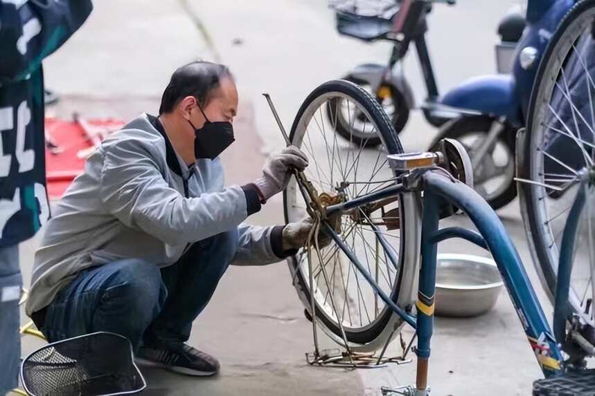 太夸张，日修单车100辆，好人榜引来数学题