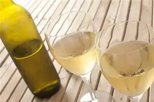 喝完葡萄酒，舌头为什么会发黑，是酒质问题吗？