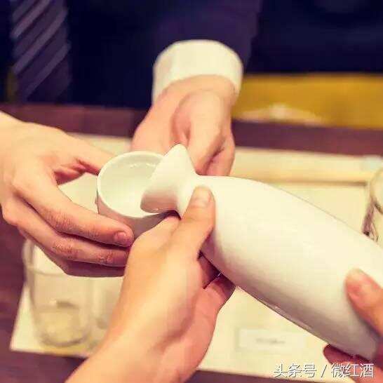 为什么日本会有喝花酒这么奇葩酒文化 ？