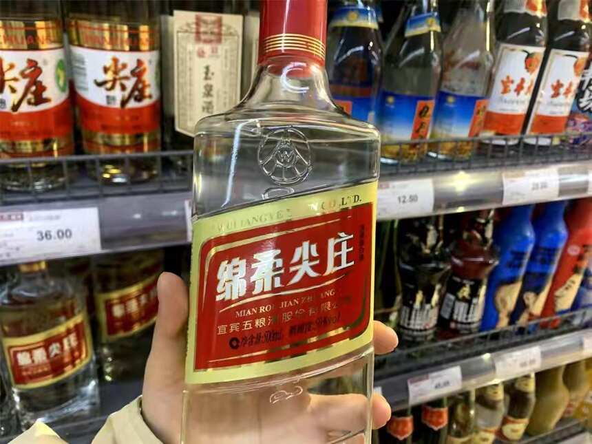 我喝酒20年，从不喝超过100元的白酒，买白酒：贵不代表好