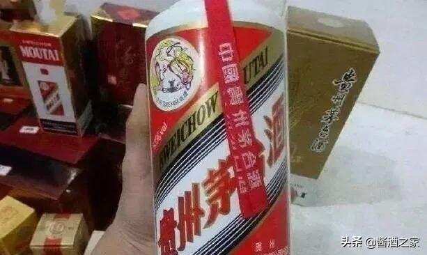 为何茅台酒要绑“红丝带”？你不知道的3个“秘密”，不懂白喝了