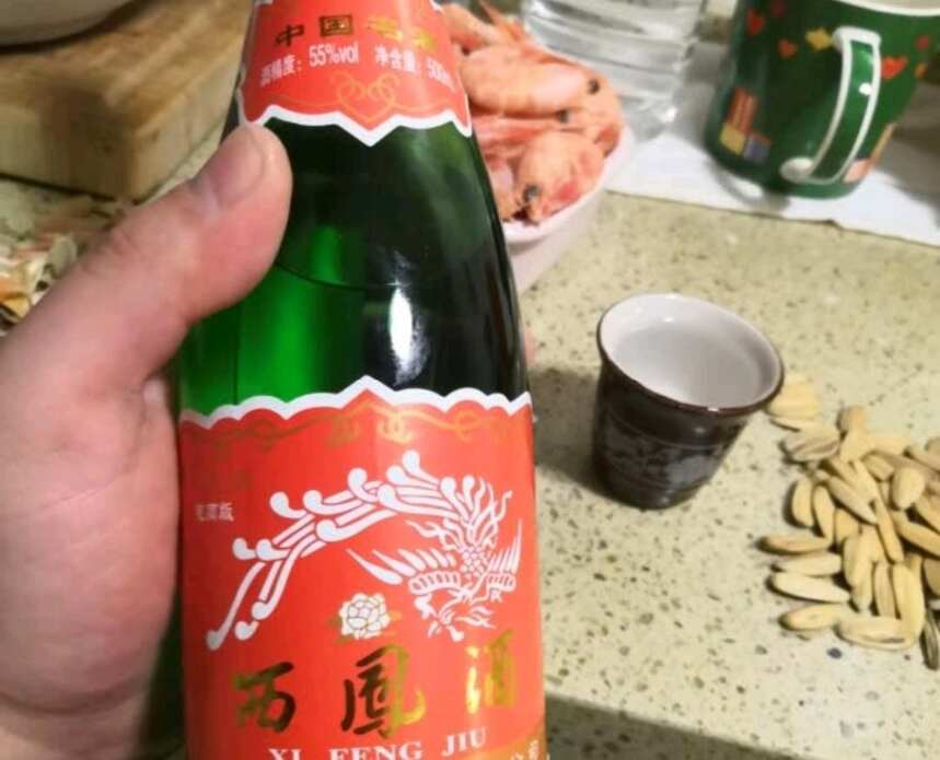 我喝酒20年，从不喝超过100元的白酒，买白酒：贵不代表好