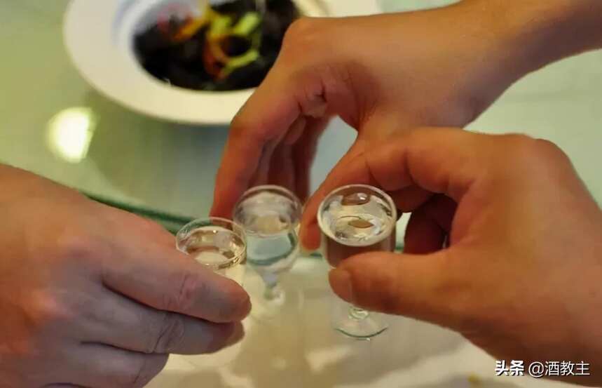 一杯66度头锅原浆汾酒，带你重温72年前的波澜壮阔